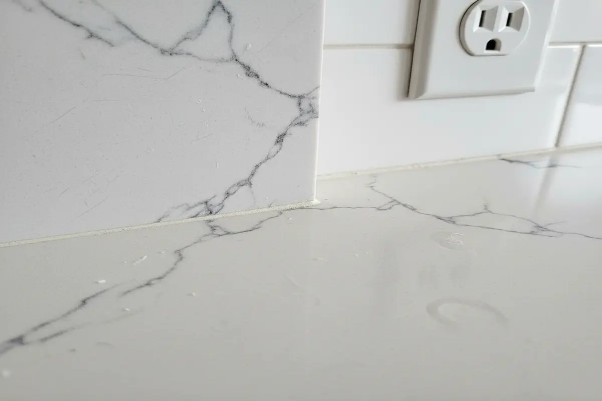 Close-up view of a Quartzite White Macaubas countertop showcasing edge details and natural veining.