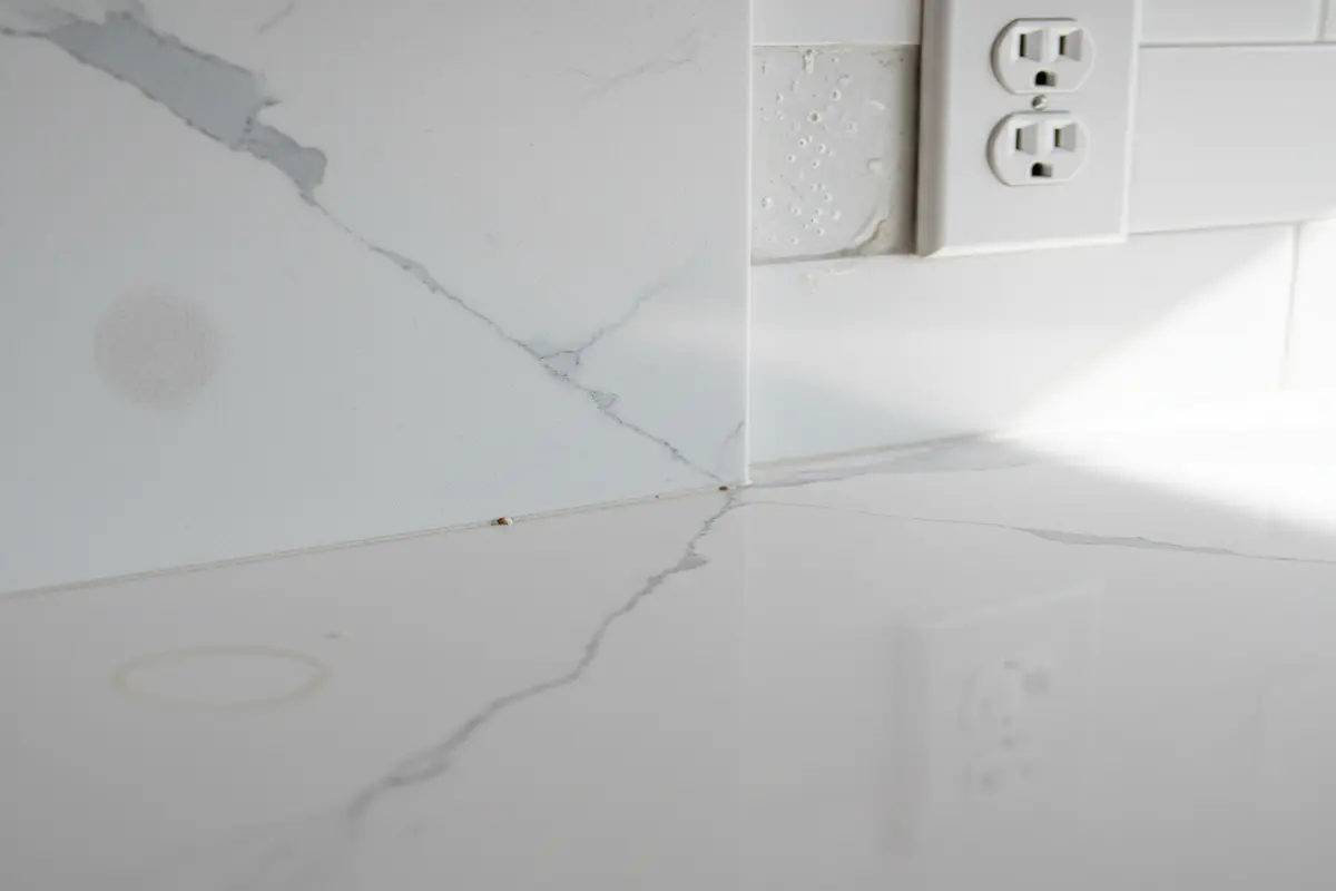Close-up view of Quartz Calacatta Verona Quartz countertop, showcasing its smooth edge and detailed vein pattern.