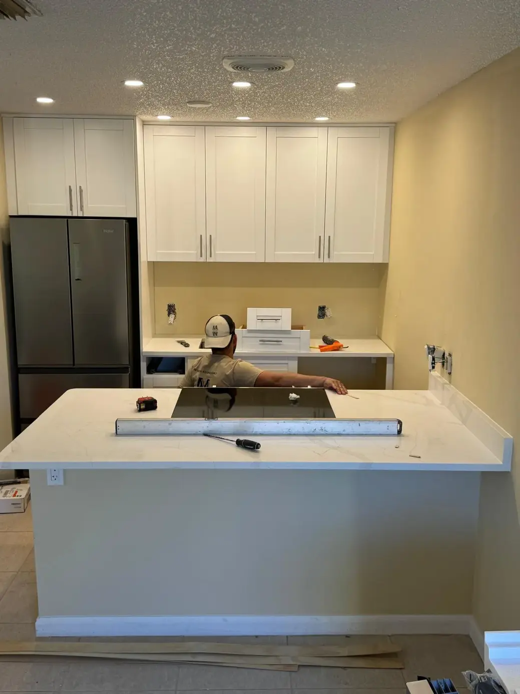 White quartz kitchen countertops in Lake Worth